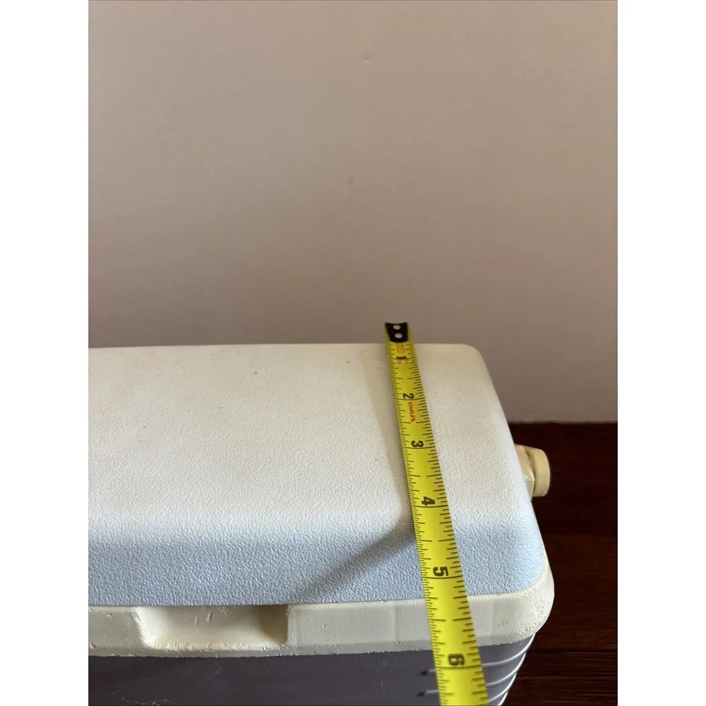 RARE Rubbermaid Lavender Pearl Accents Cooler Model 2901 Holds 3‎ Cans Or Lunch